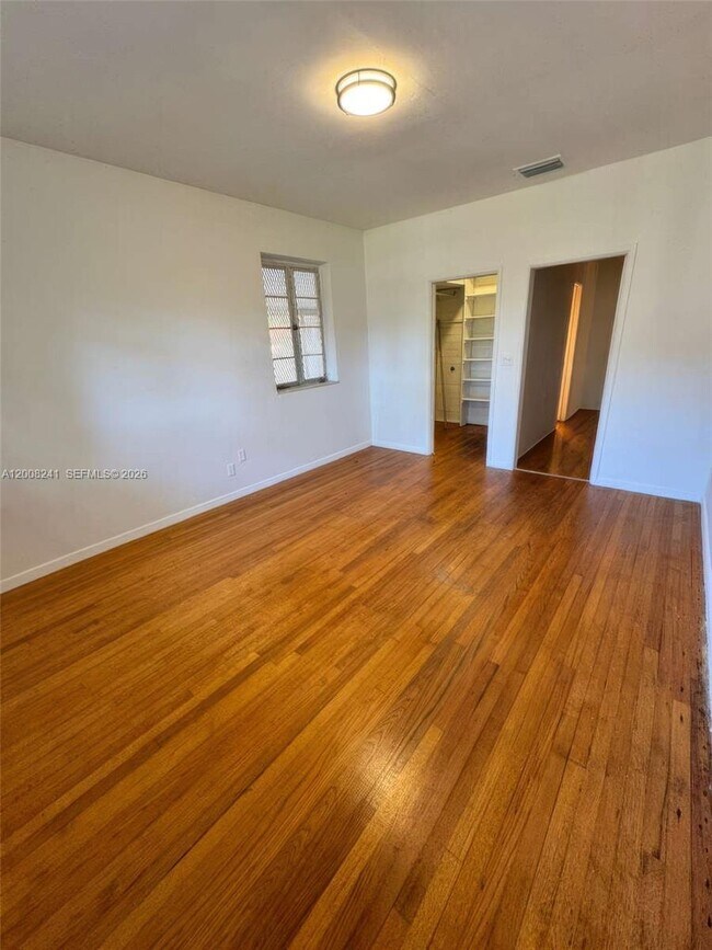 Building Photo - 4582 Royal Palm Ave