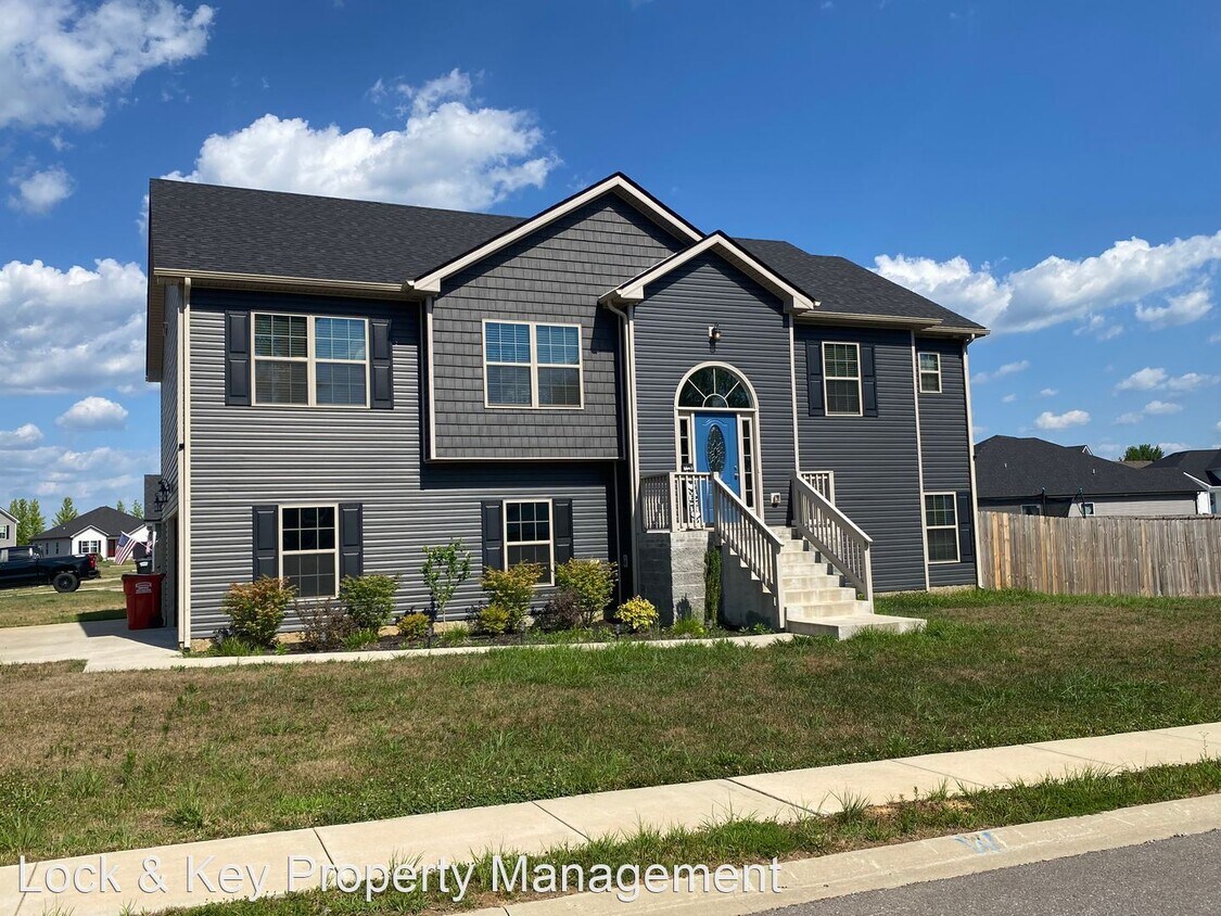 5 br, 3 bath House 700 Tidwell Drive House Rental in Clarksville