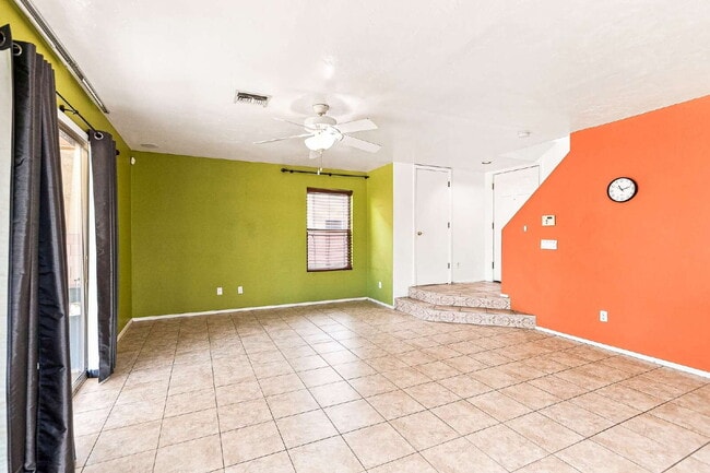 Building Photo - 2426 W Silverbell Tree Dr