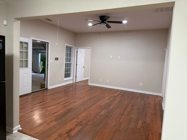 Building Photo - 18 Bay St NE