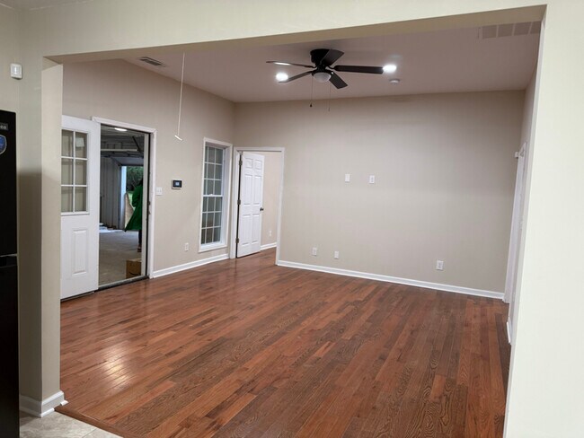 Foto del edificio - 18 Bay St NE