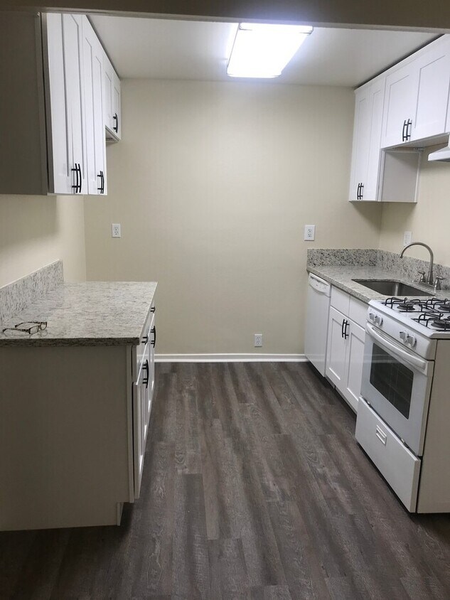 Primary Photo - Huntington Harbour Area 2bed 2bath READY F...