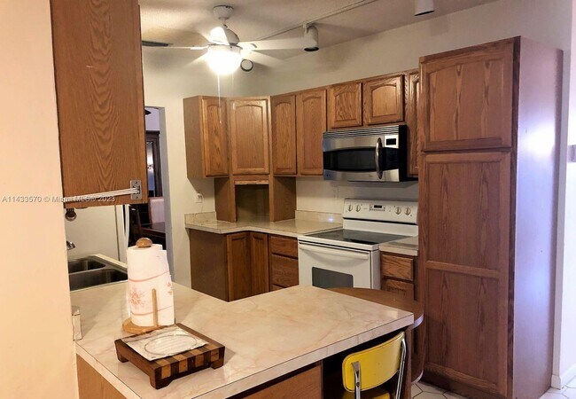 Building Photo - 5724 NW 87th Ave