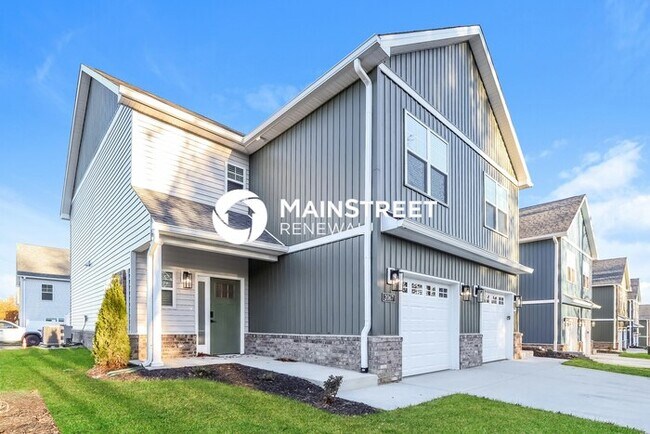 Foto del edificio - 3 Bedroom Pet-Friendly Home in Jeffersonville, IN with Main Street Renewal