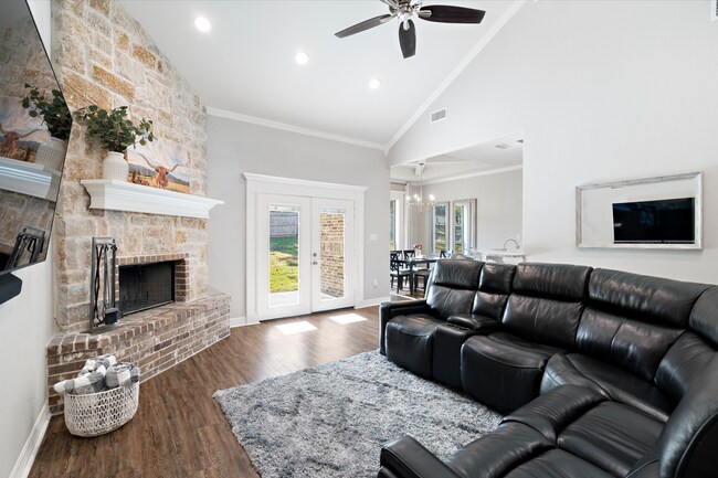 Foto del edificio - Coming Soon! Stunning 3 Bedroom 2 Bath Rental Near Lake Palestine! Bullard ISD!