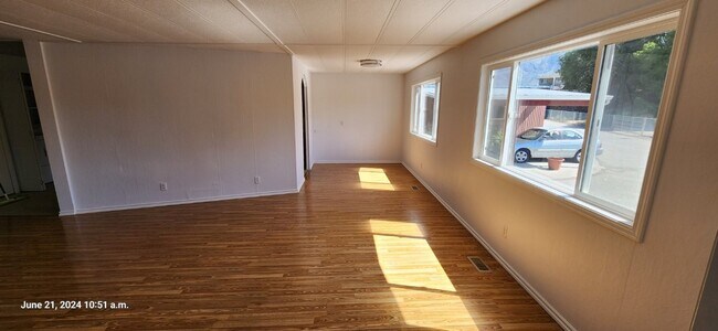 Photo du bâtiment - 4426 Oleander Dr