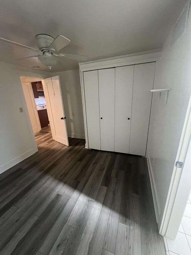 Building Photo - 1023 E Meadowbrook Ave