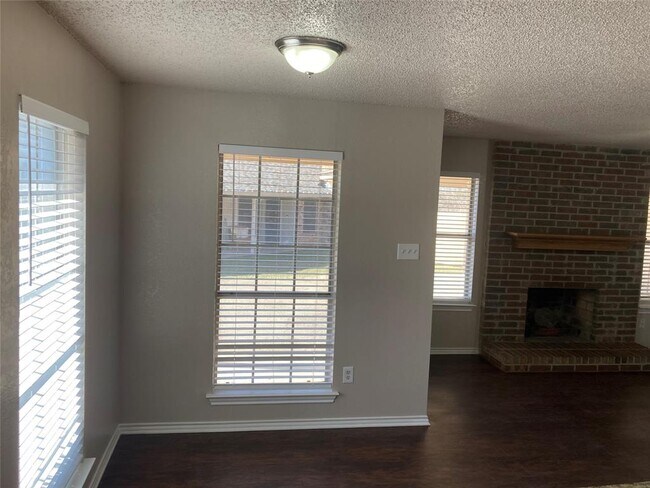 Building Photo - 1225 Fairhaven Dr