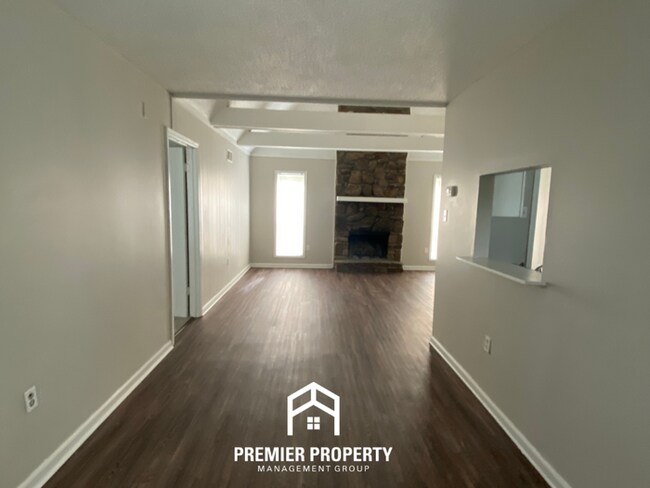 Foto del edificio - Millington Charm | 3BR/2BA with High Vaulted Ceilings & Rustic Fireplace