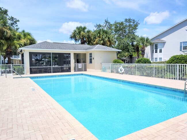 Foto del edificio - Annual Furnished - Attractive 2 Bedroom 2 Bathroom Plus a Den Condo with 2nd floor Reserve View!