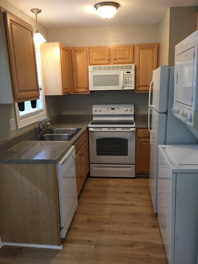 Building Photo - 204 Emerald Park Ct