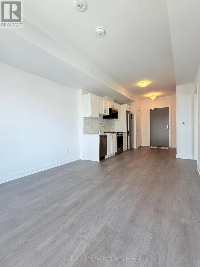 Building Photo - 693 Davis Dr