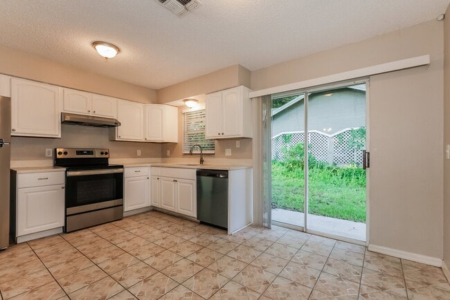 Foto del edificio - 37340 Carter Ave