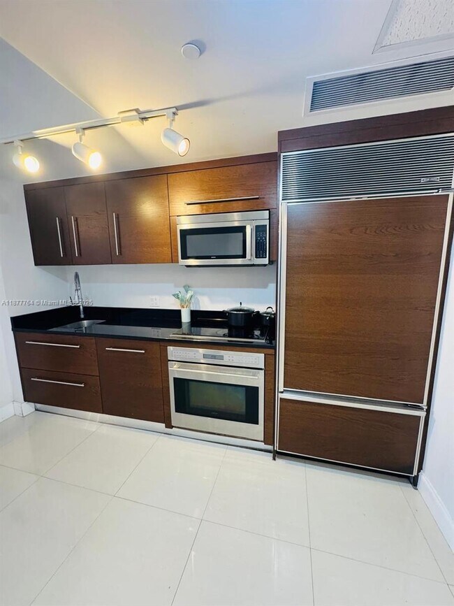 Foto del edificio - 475 Brickell Ave