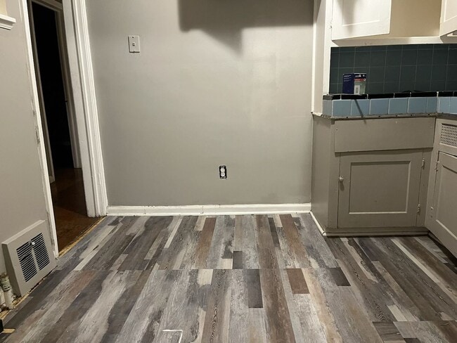 Building Photo - Lovely renovated 3 bedroom house