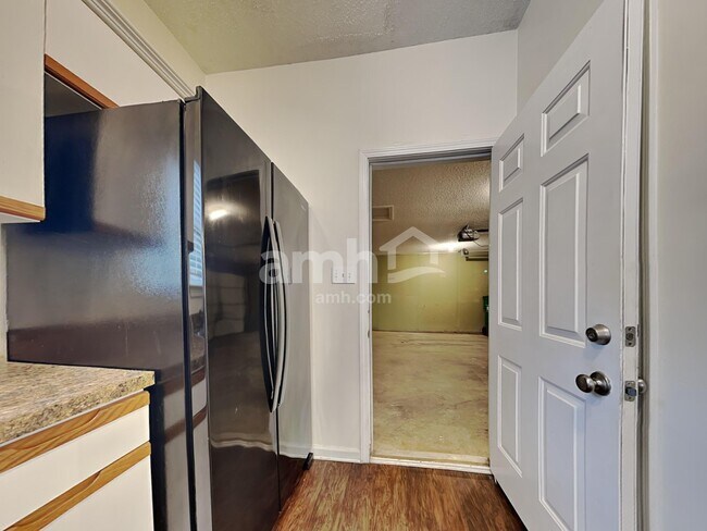 Foto del edificio - 1617 Oak Knoll Ln