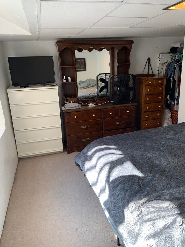 Dormitorio - 715 Lawrence St