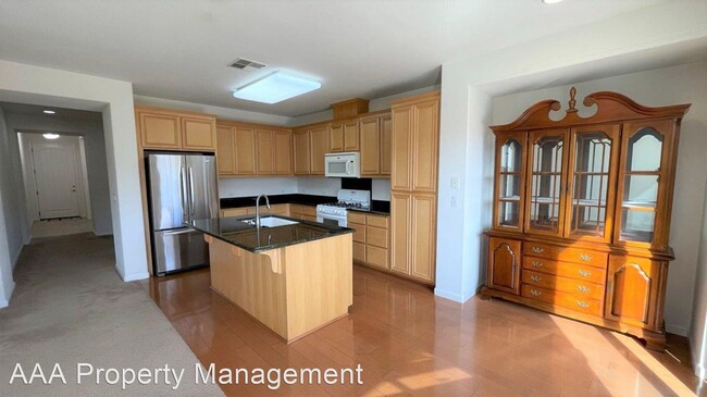 Foto del edificio - 4 br, 3 bath House - 388 Karelian Street