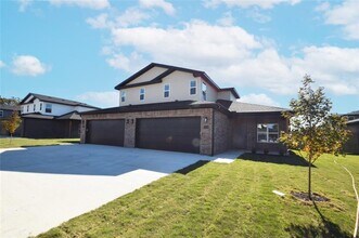 Building Photo - 521 Cosmos St