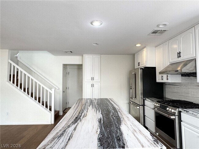 Foto del edificio - 1951 Sundown Canyon Dr
