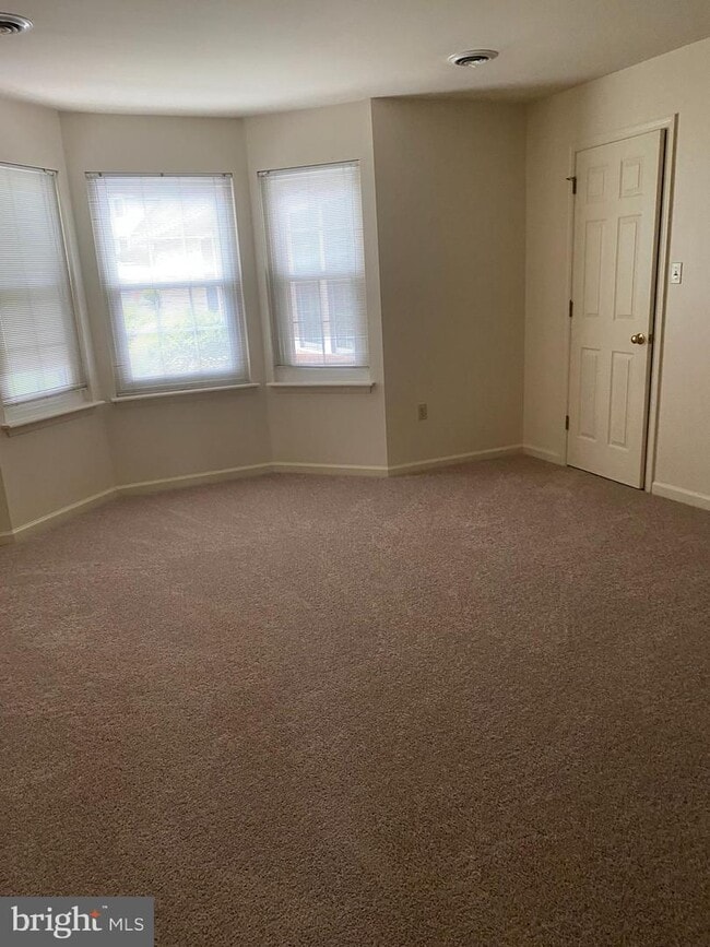 Building Photo - 108 Primrose Ln