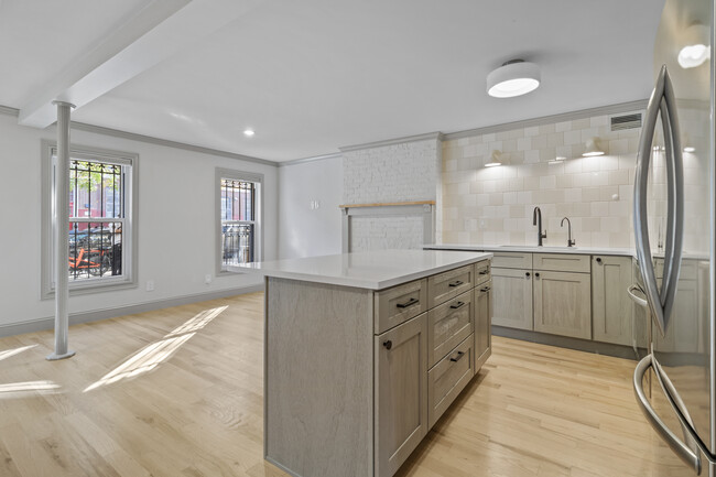 Building Photo - 347 Kosciuszko Street