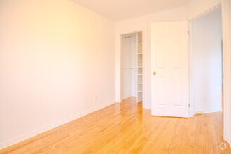 Building Photo - 2 Craftsman Private