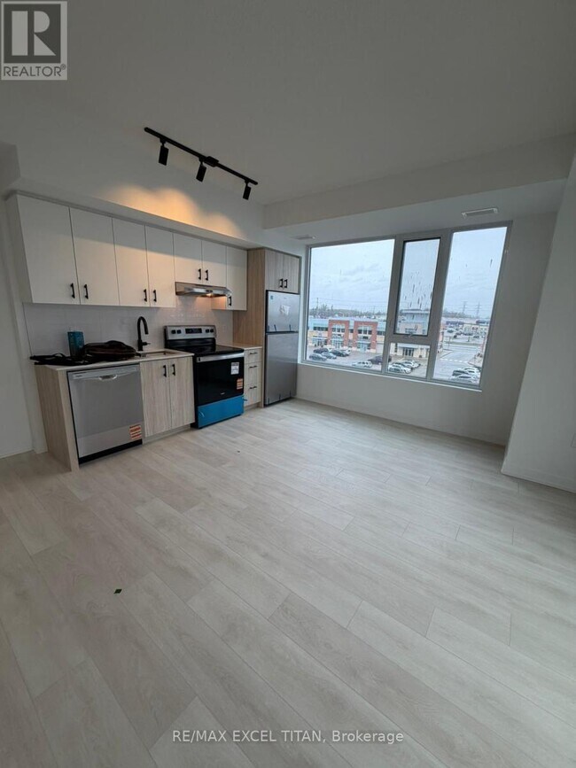 Photo du bâtiment - 4878 Powers Cmn