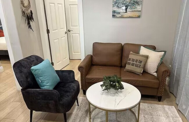 Foto del edificio - 8354 Adams St