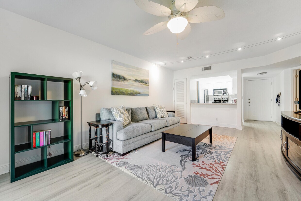 Foto principal - 1035 Lake Shore Dr