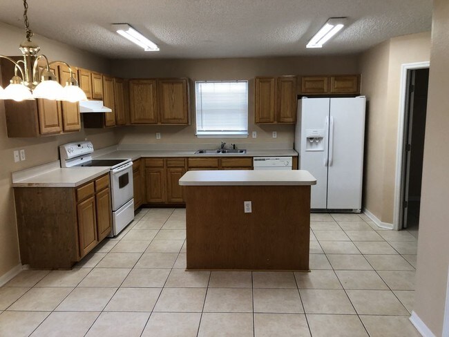 Building Photo - 68 Esperanto Dr