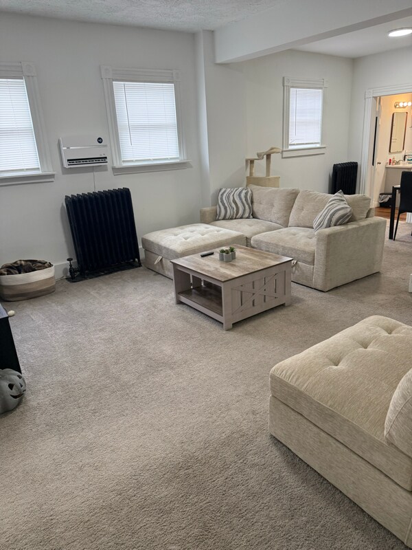 Foto del edificio - 232 Pequoig Ave