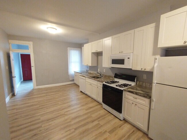 Building Photo - 511 N Kenwood Ave