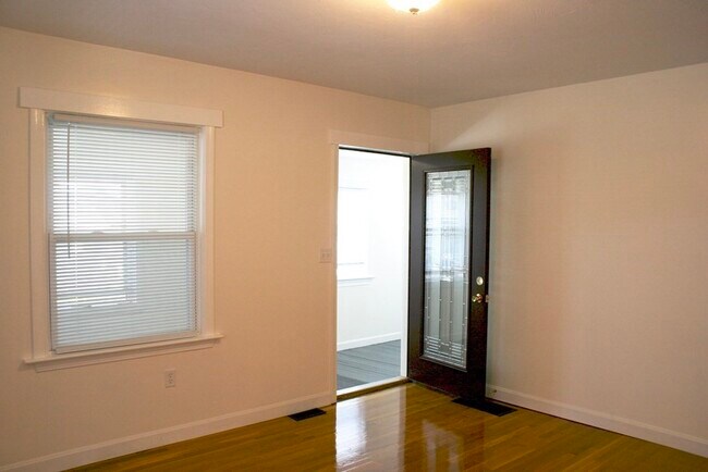 Foto del edificio - 192 Kingsley Rd