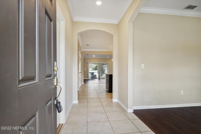 Foto del edificio - 10123 Bedford Lakes Ct