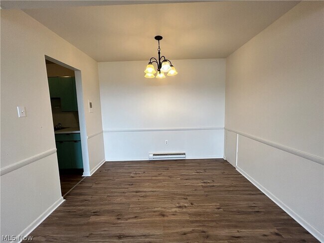 Building Photo - 407 Colonial Dr