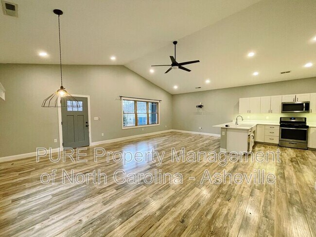 Foto del edificio - 125 Ashwood Rd