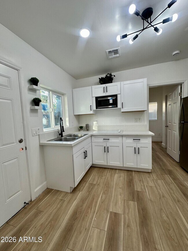 Foto del edificio - 3125 E Oak St