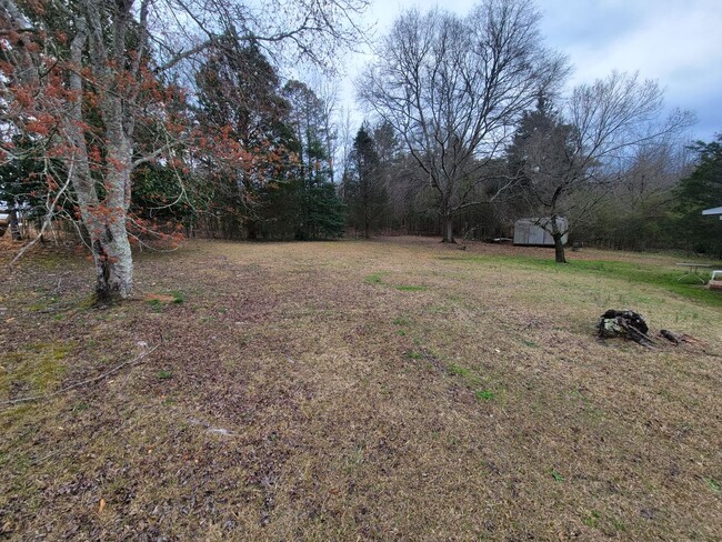 Building Photo - 4 Bed, 1 Bath Home off Woodruff Road is Av...