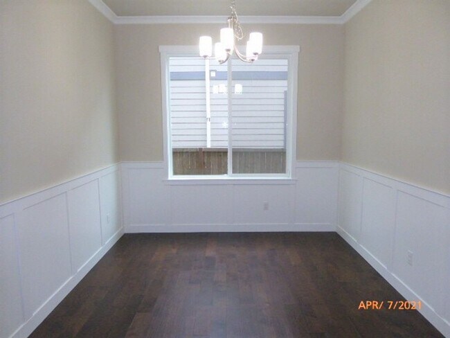 Building Photo - Beautiful Spacious 4 Bed 3 Bath Home in Co...