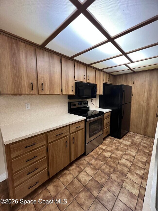 Building Photo - 304 Crown Blvd