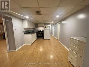 Building Photo - 116 Cartier Crescent