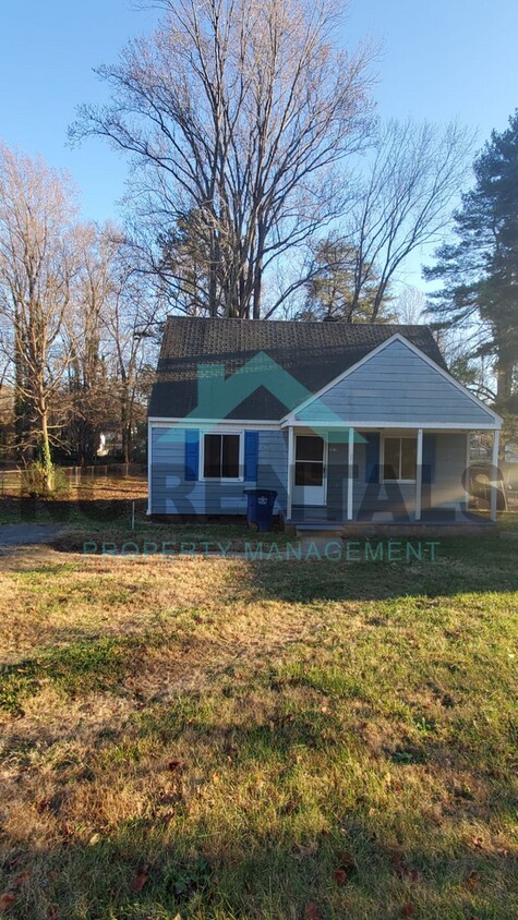Primary Photo - 1012 Nancy Ln SE