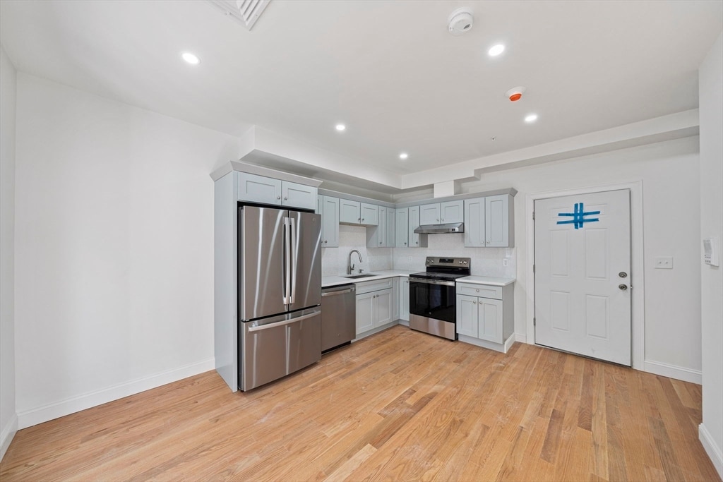 Foto principal - 417 Commercial St