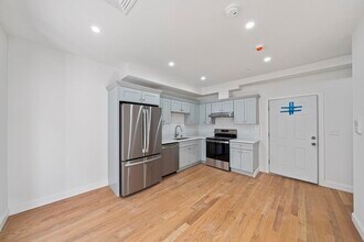 Building Photo - 417 Commercial St