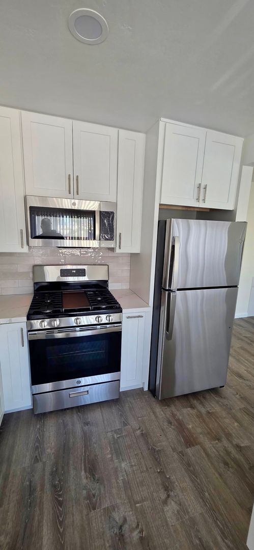 Foto del edificio - Upstairs 2 bedroom 1 bath apartment in PB, 4 blocks from ocean