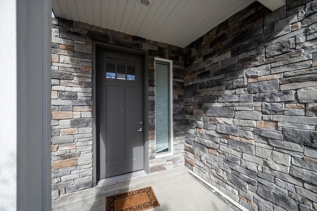 Building Photo - 721 E Zekes Ct