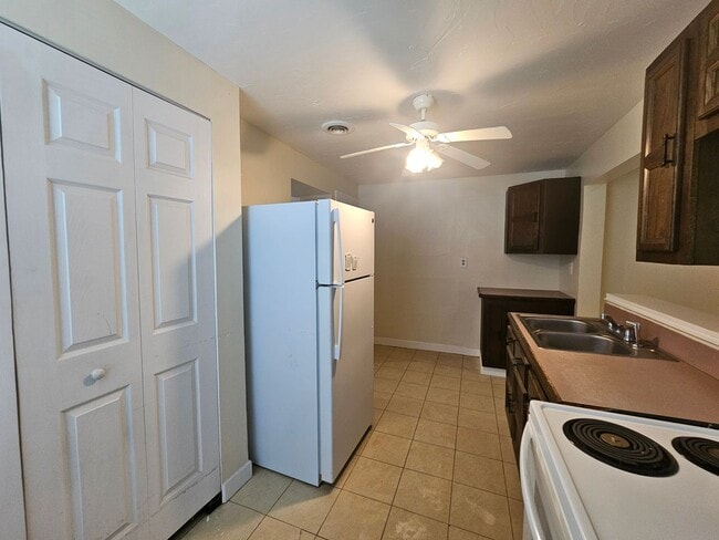 Building Photo - 2 Bedroom 1 Bath Duplex Kent Ohio 44240
