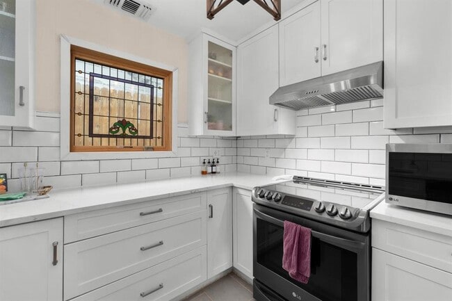 Building Photo - 4610 Avenue B