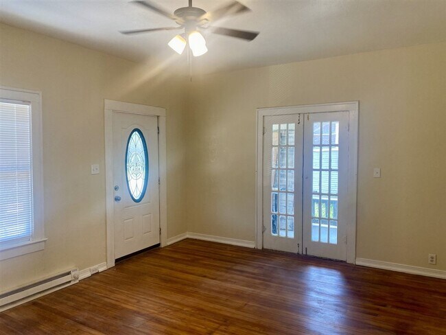 Building Photo - Restored 3 br 2 ba Craftsman style Home fo...